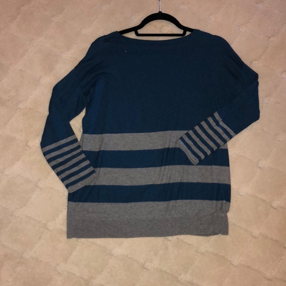 Color Block Sweater - Picture 4 of 4